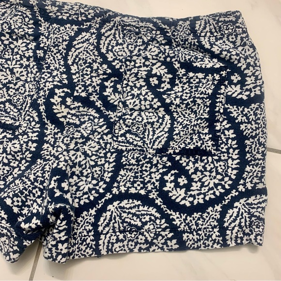 • [GAP] Blue & White Floral Shorts • - Picture 7 of 10
